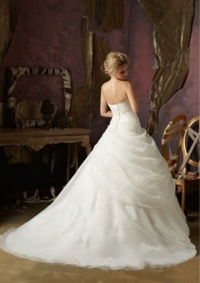 画像: LJオーダー無料豪華ウェディングドレス海外挙式結婚刺繍レーストレーン海外