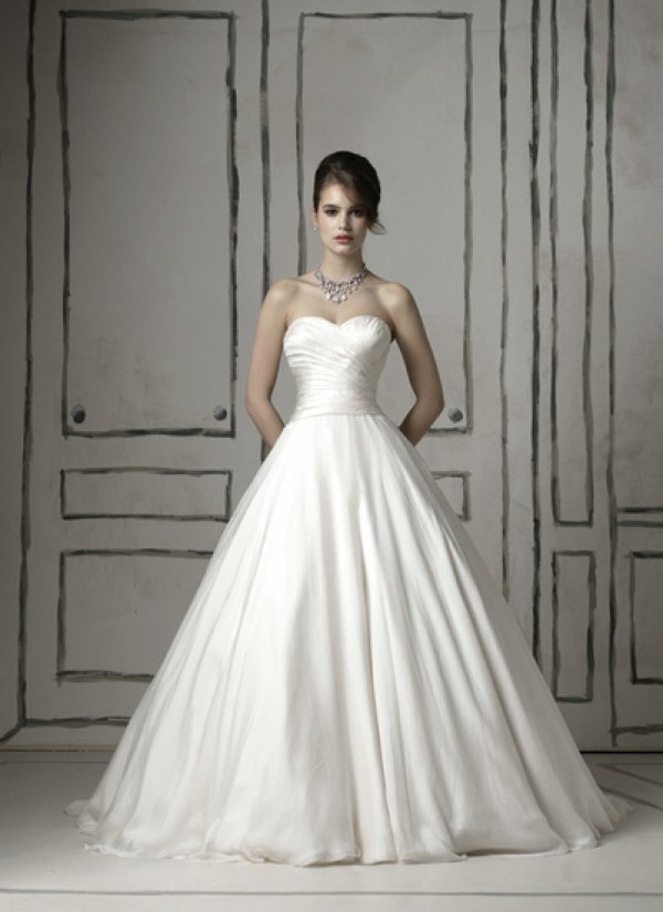 Lj美しいウェディングドレス7点オーガンジー綺麗海外結婚挙式 タックフロア プリンセス ダブルリボン